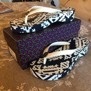 Tory Burch Flip flops size 7 NEW with Box